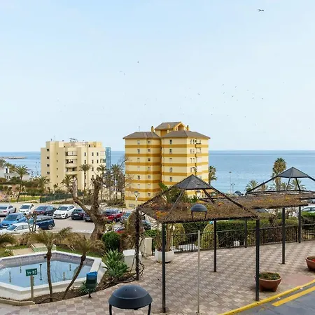Seaview Beachfront With Aqua Park & Balcony * Бенальмадена