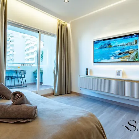 Апартаменты Seaview Beachfront With Aqua Park & Balcony