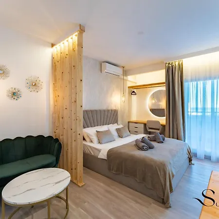 Seaview Beachfront With Aqua Park & Balcony Апартаменты Бенальмадена