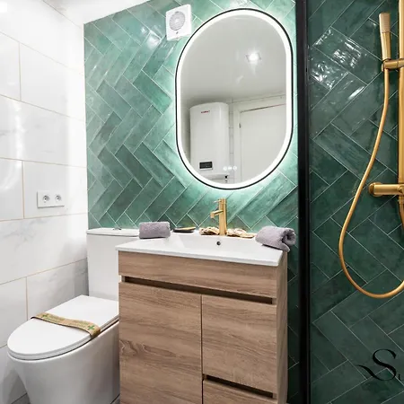 Апартаменты Seaview Beachfront With Aqua Park & Balcony
