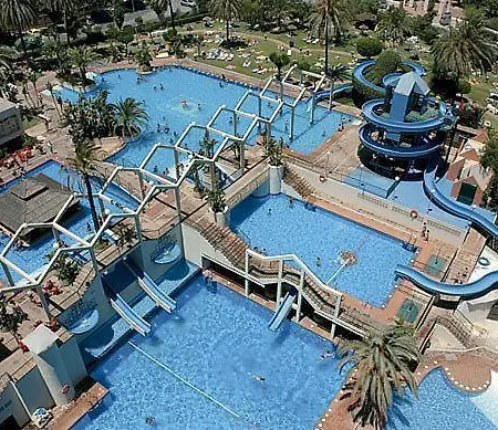 Апартаменты Seaview Beachfront With Aqua Park & Balcony *